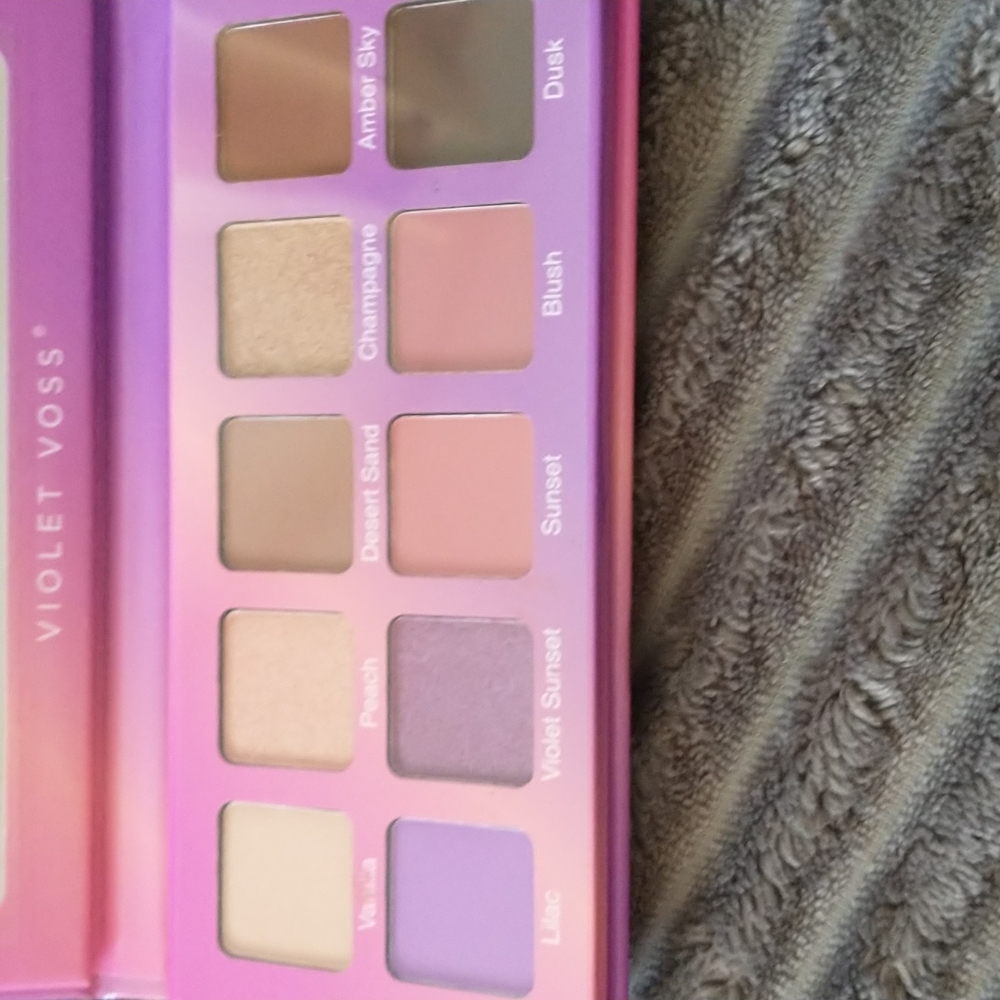 Eyeshadow - Picture 2 of 2